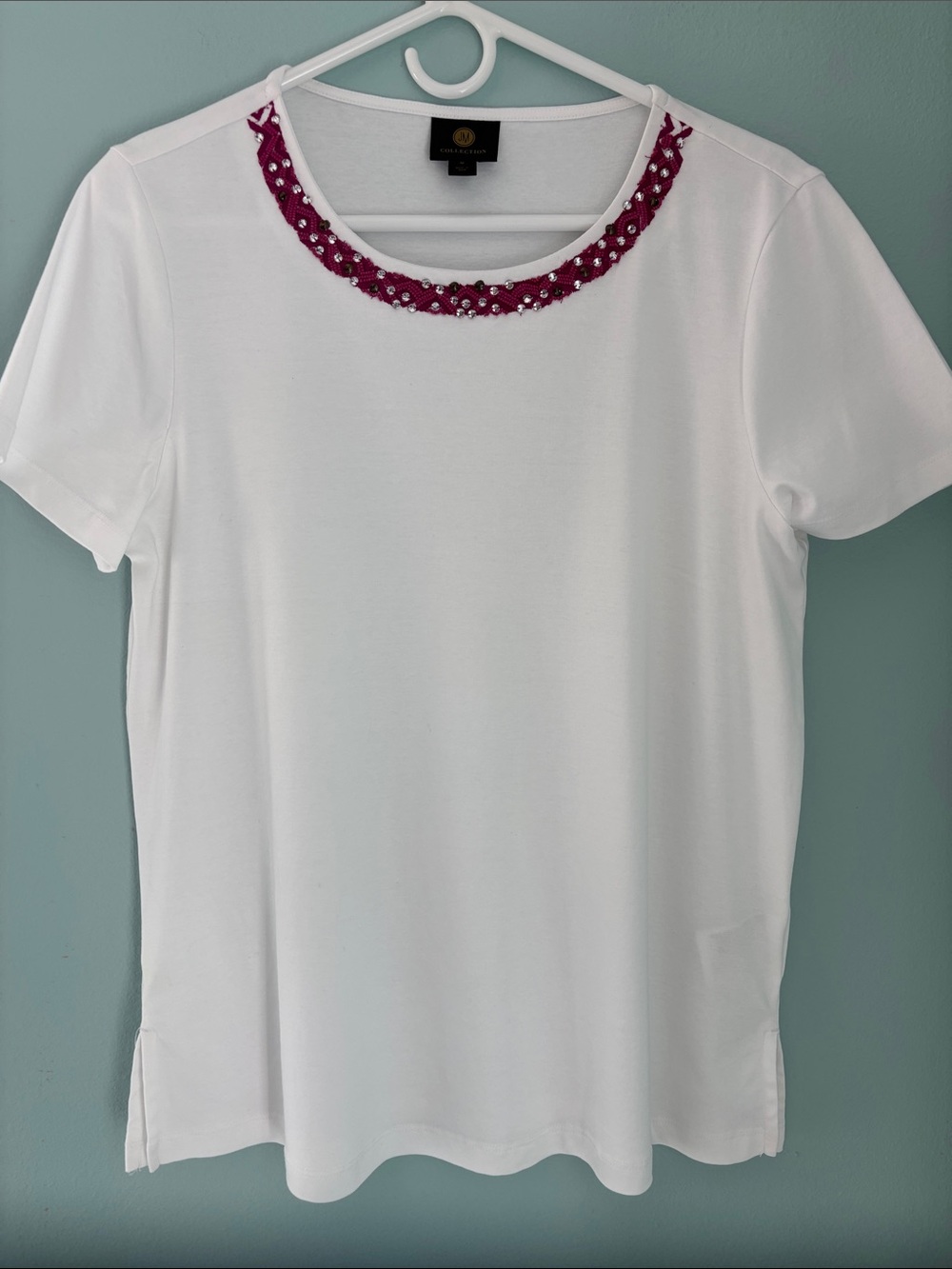 JM Collection White Short-Sleeve Tee with Magenta Beaded Neckline -Medium